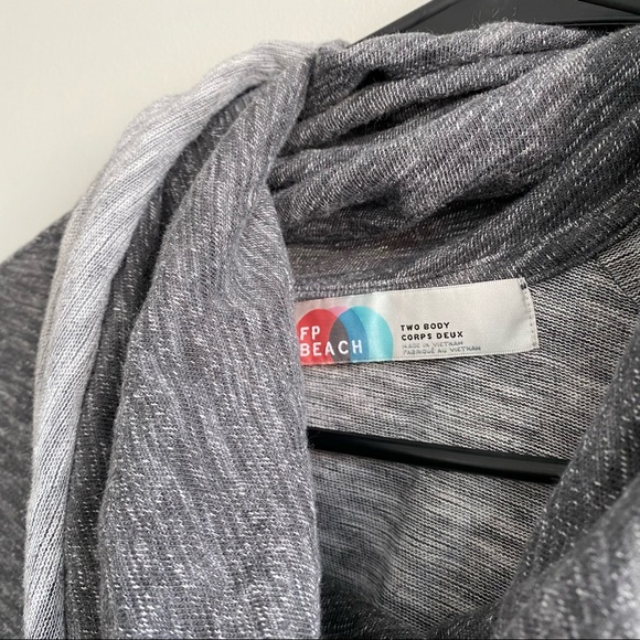 Free People Beach Cocoon Cowl Neck Pullover Sweater Gray Two Body Medium Large - Picture 2 of 5